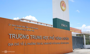 Tuyen Quang reviews academic records, exam papers of students achieving perfect math scores