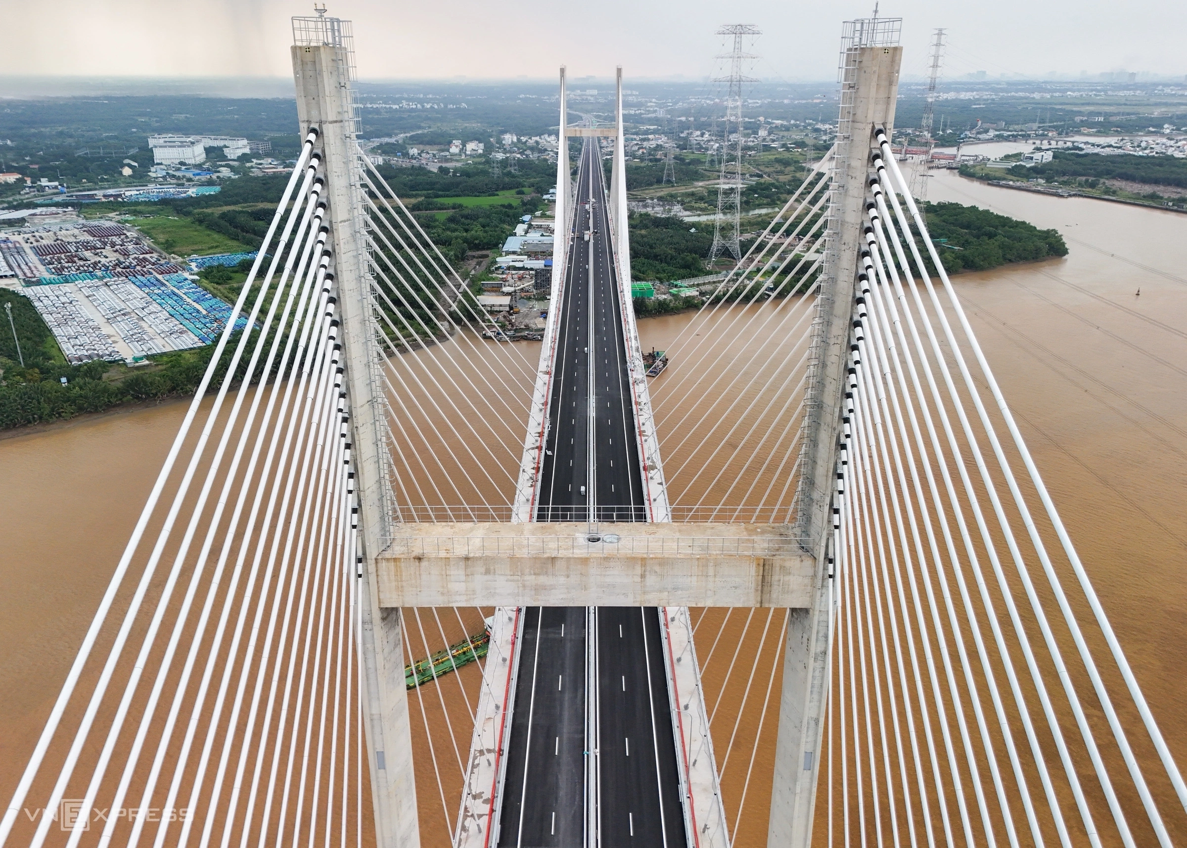 Special design of Vietnam's hai highest cable-stayed bridges