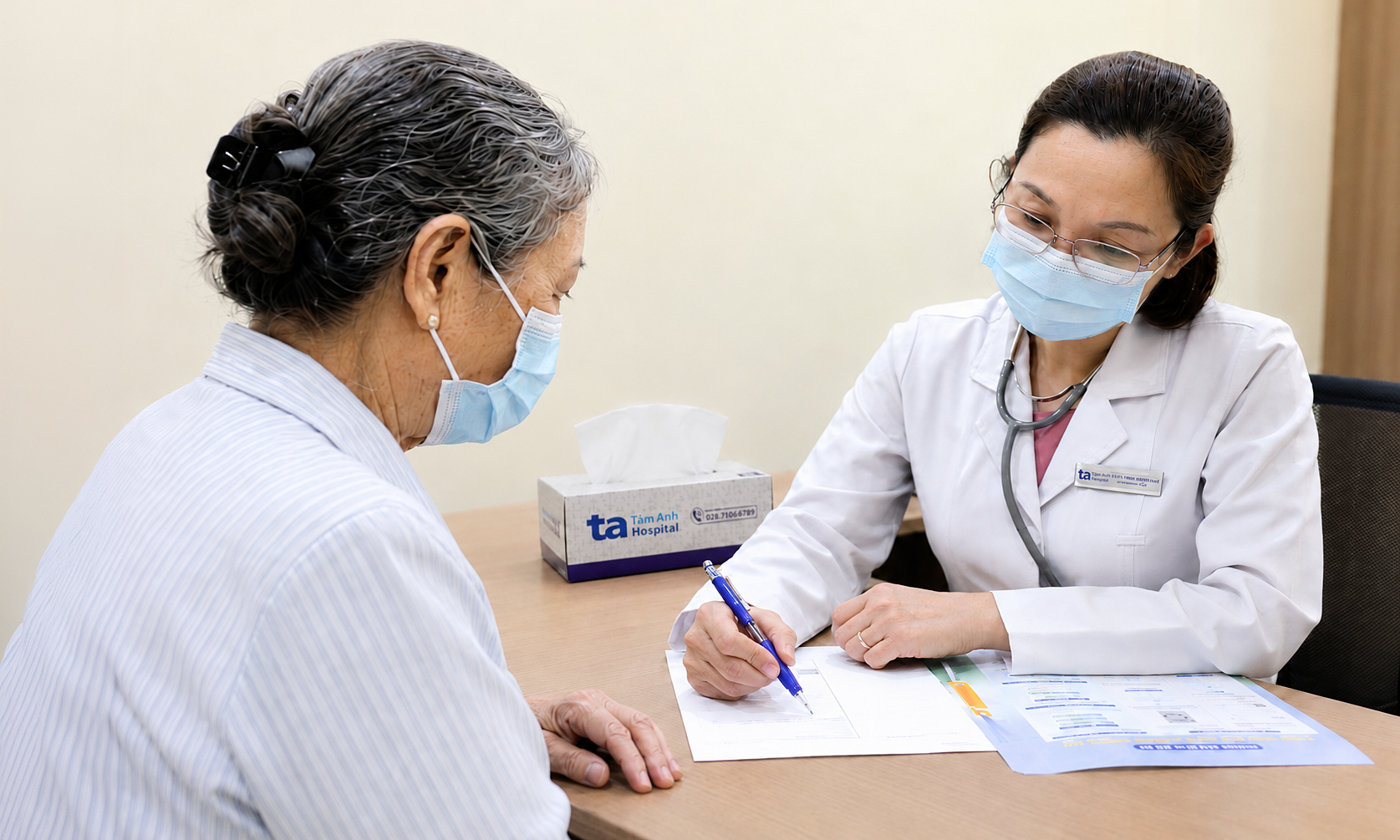 Elderly woman suffers heart failure due to hyperthyroidism