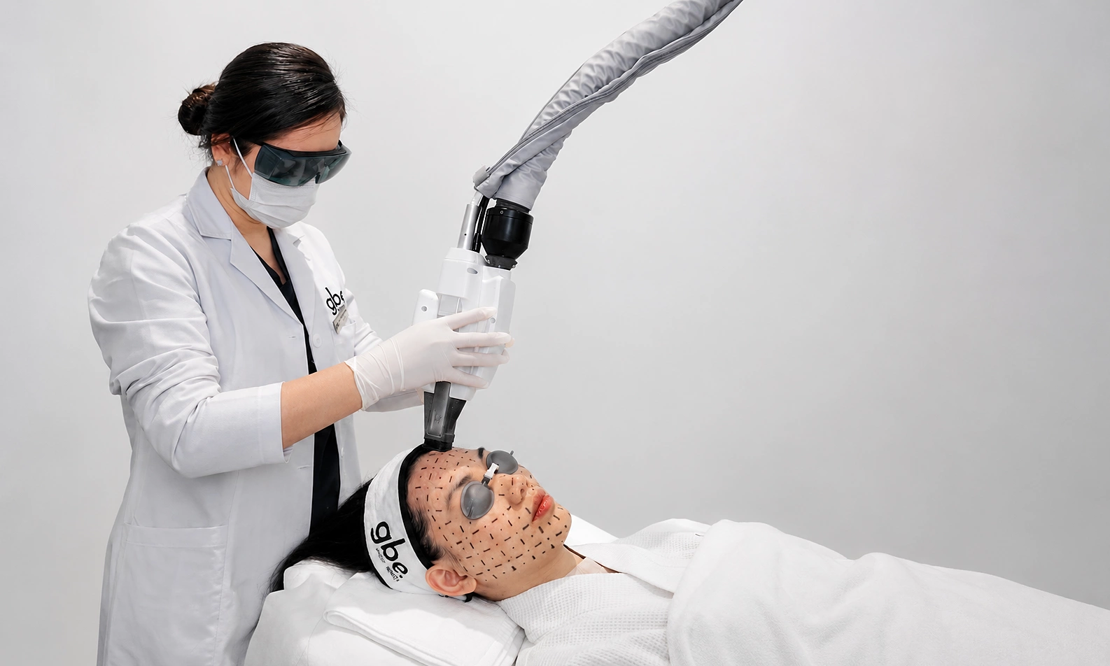 GBE Clinic applies Accure Laser in inflammatory acne treatment