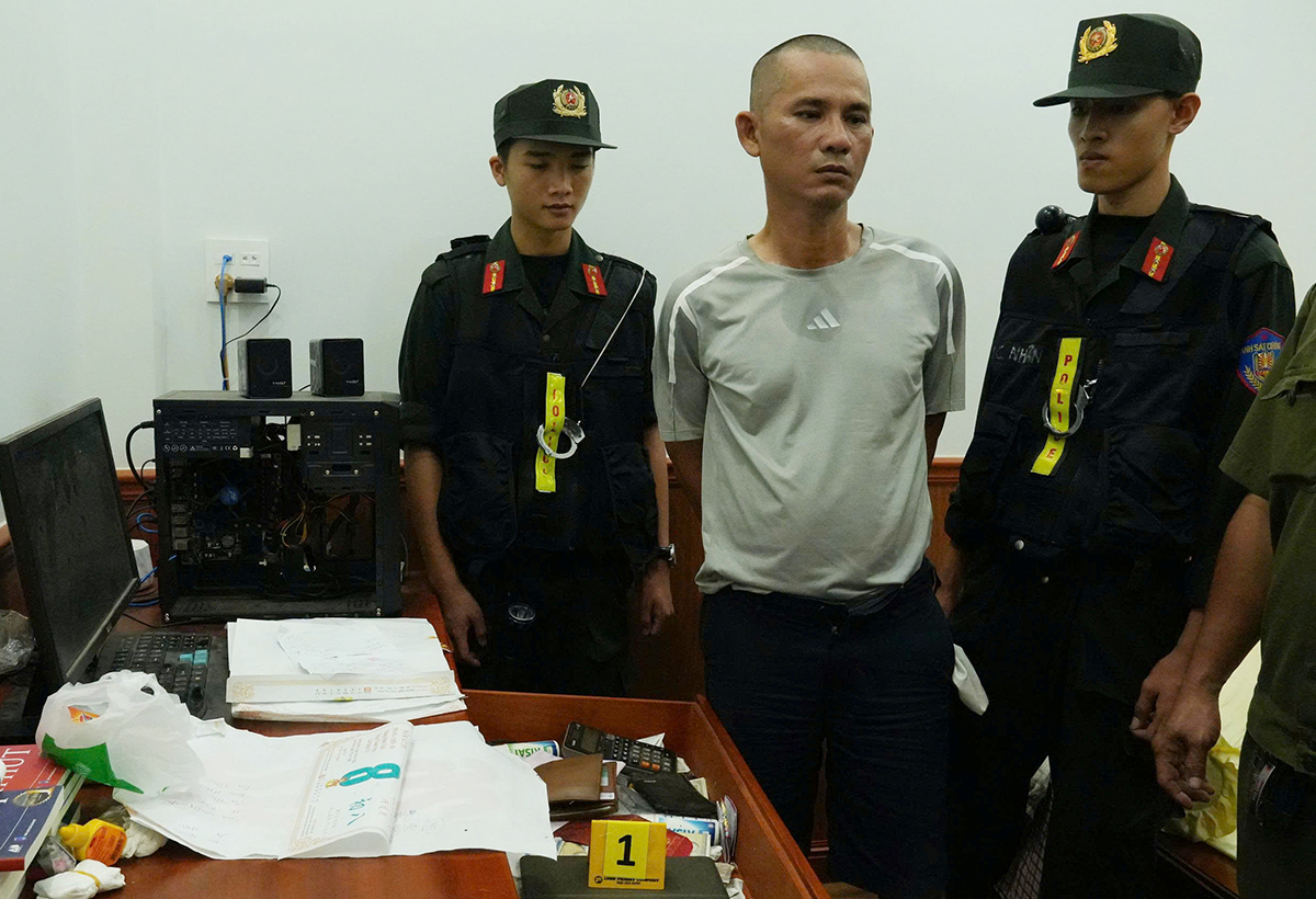 Police raid 1 trillion dong football betting and lottery ring