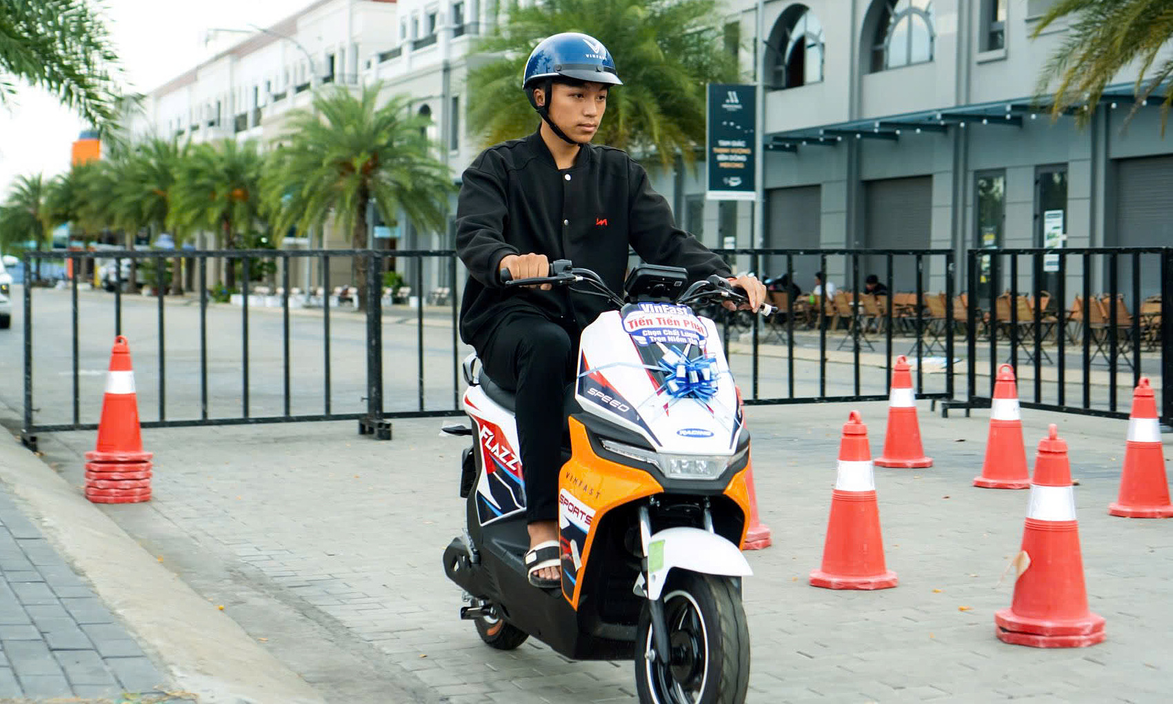 Flazz Max electric scooter for students