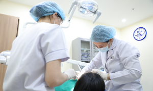 Can patients with coronary stents undergo tooth extraction?