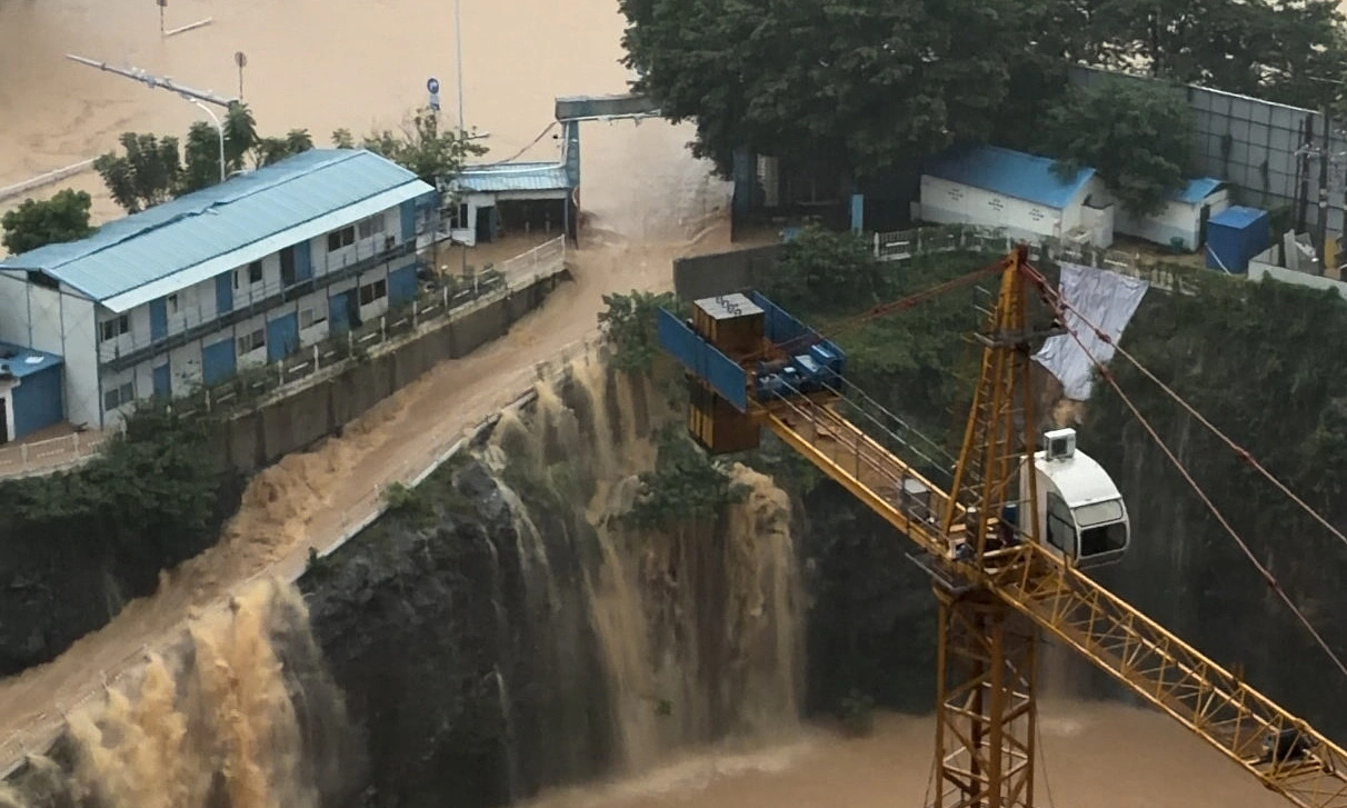 Heavy rains cause reservoir breach, Nanning issues highest alert
