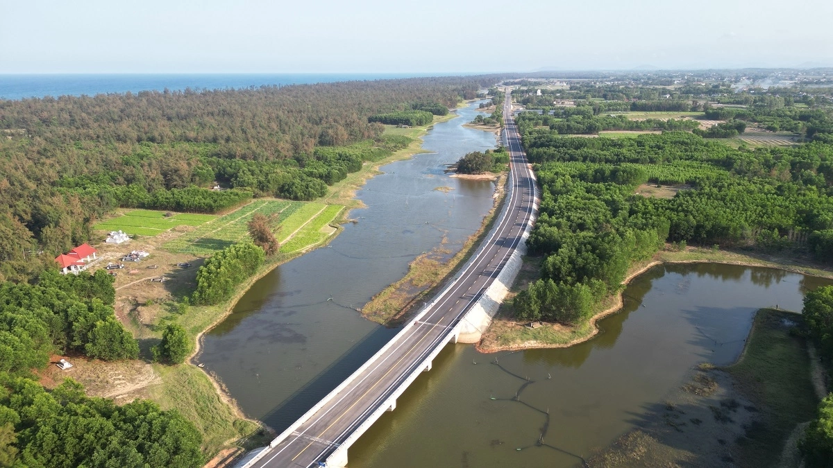 Quang Ngai to build 800 billion dong road linking expressway and coast