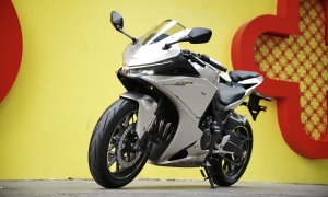 Honda CBR500R Four: A 4-cylinder sportbike priced at 295 million dong