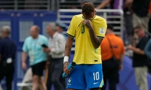 Neymar cries after equaling Pele's record