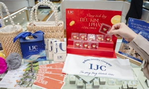 IJC offers 24K gold for new showroom grand opening in Hanoi