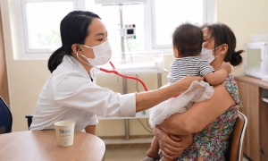 Can infants drink honey?