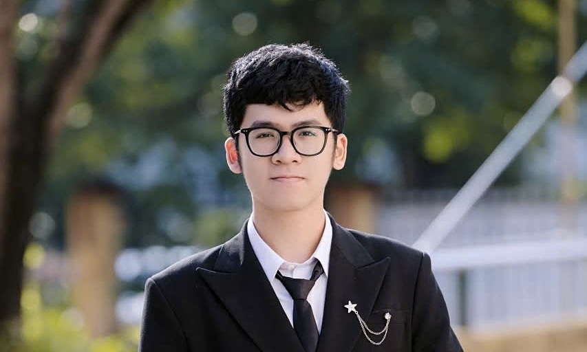 National top scorer regrets missing perfect English score