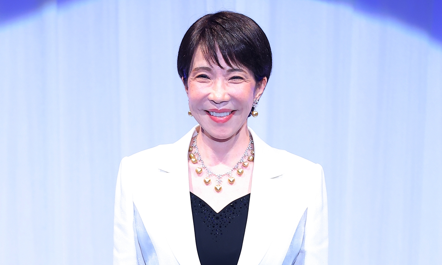 Japanese prime minister honored as 'best jewelry wearer'