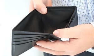 Four consumer traps that keep low-income individuals poorer