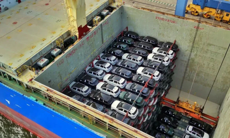 How China exports cars amid shipping shortages