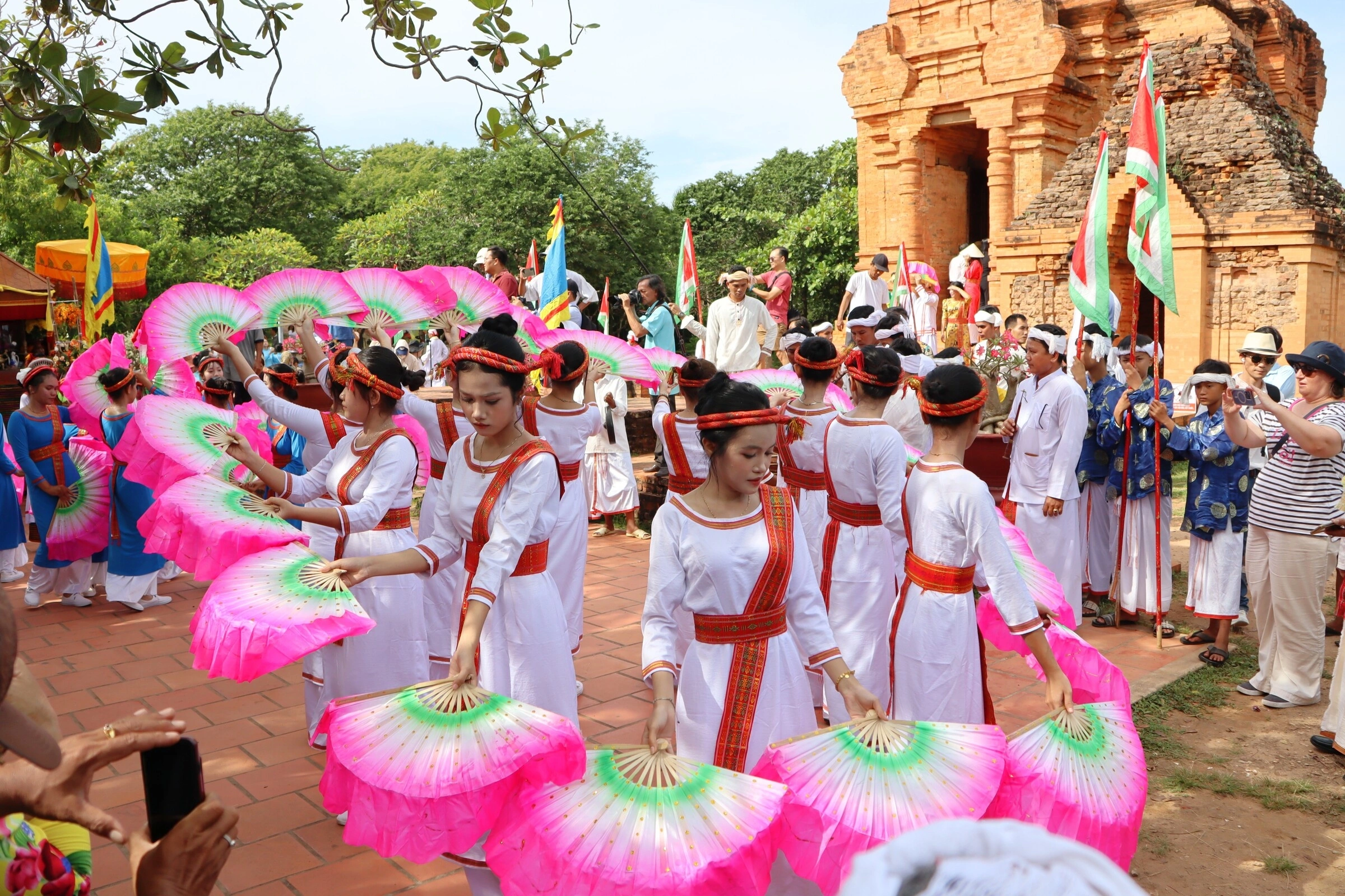 Vietnam to launch global communication campaign promoting culture