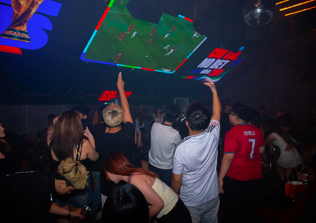Doctor warns of sudden death risk from intense football viewing