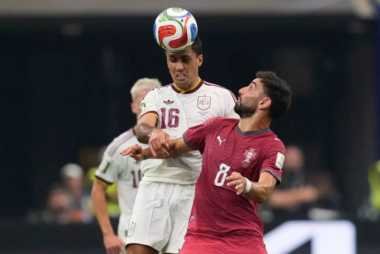 Fernandes denies Portugal's midfield weakness