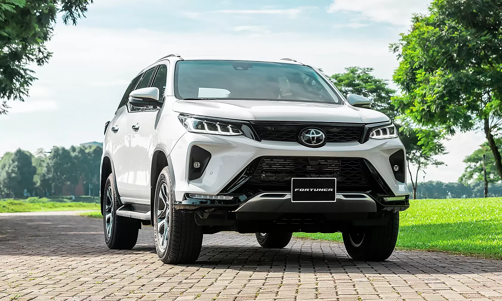 Toyota Fortuner only gasoline versions remain in Vietnam