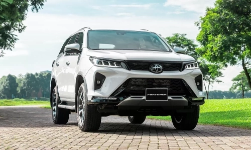 Toyota Fortuner only gasoline versions remain in Vietnam