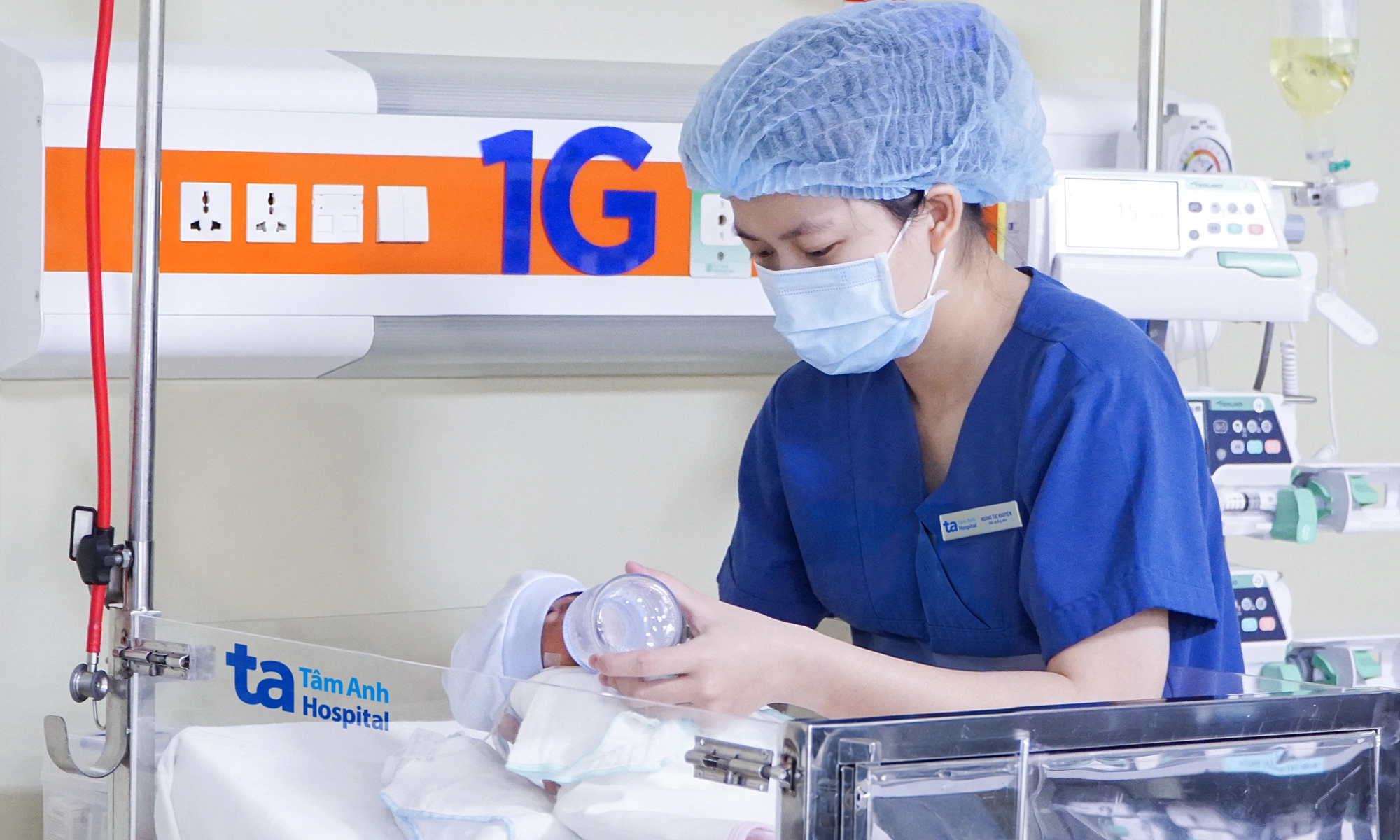 Premature baby weighing 1,5 kg suffers septic shock due to intestinal adhesion