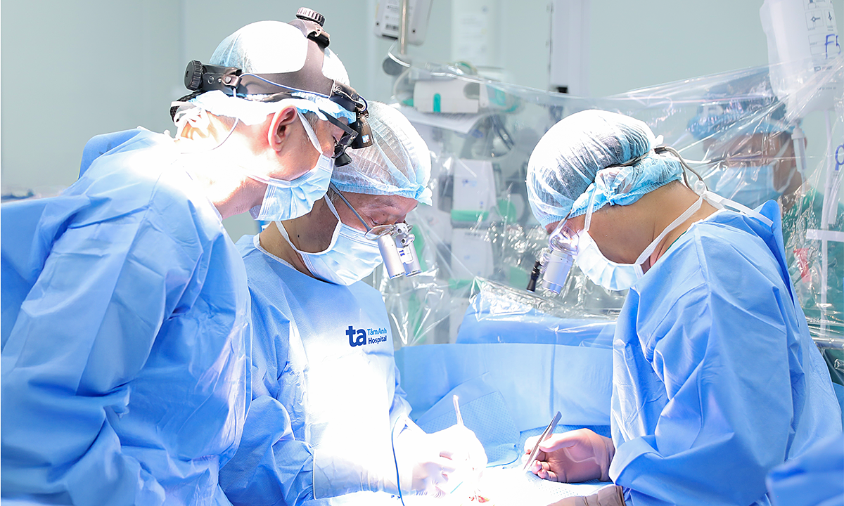 Ruptured heart valve chordae causes acute heart failure