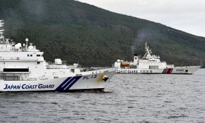 Japanese, Chinese vessels clash near disputed island group