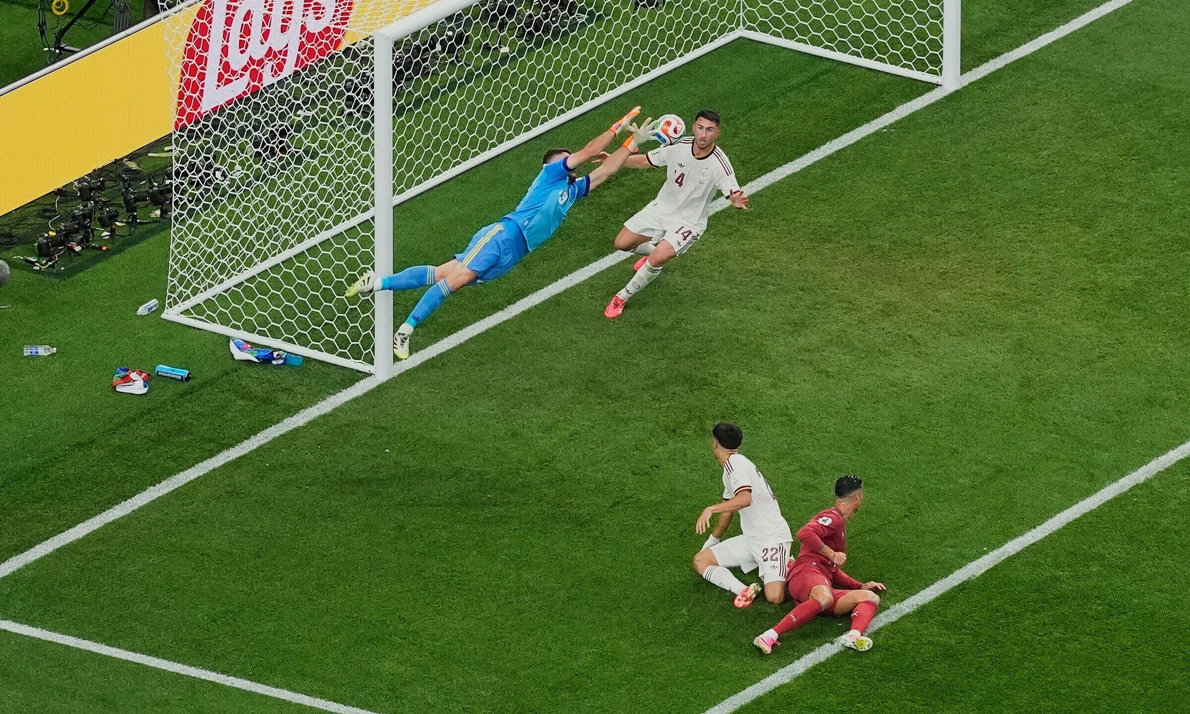 Spain breaks World Cup clean sheet record