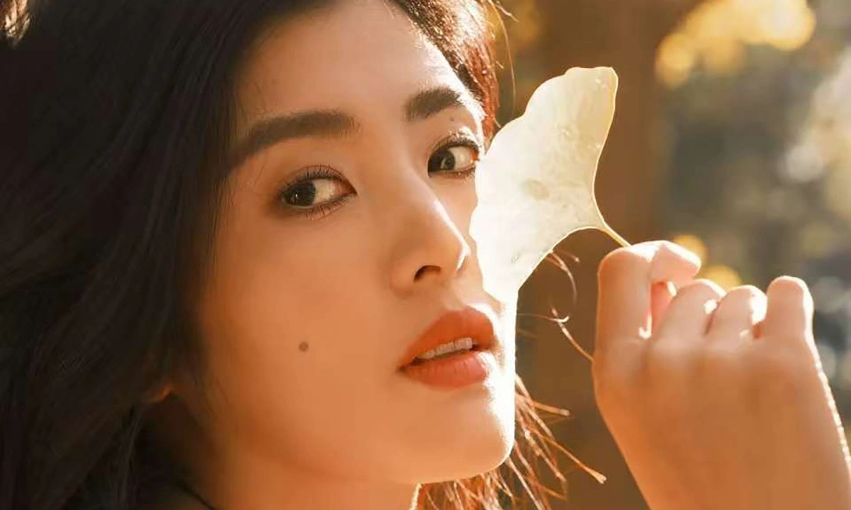 ‘China’s most beautiful goalkeeper’ catches Stephen Chow’s eye