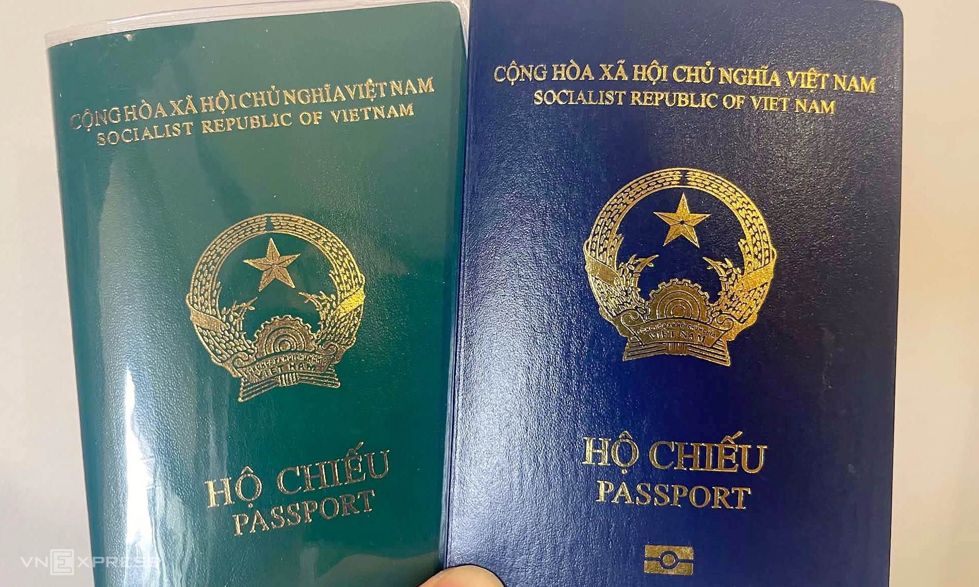 Passport on VNeID does not replace physical copy for immigration