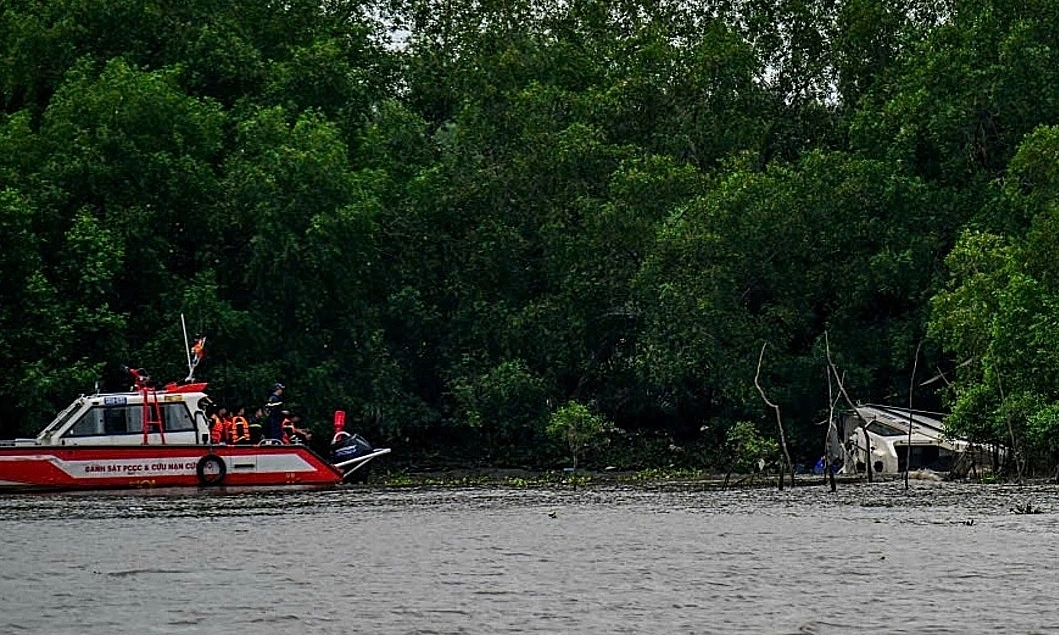 Body of traffic police lieutenant colonel found after canoe capsized on Soai Rap river