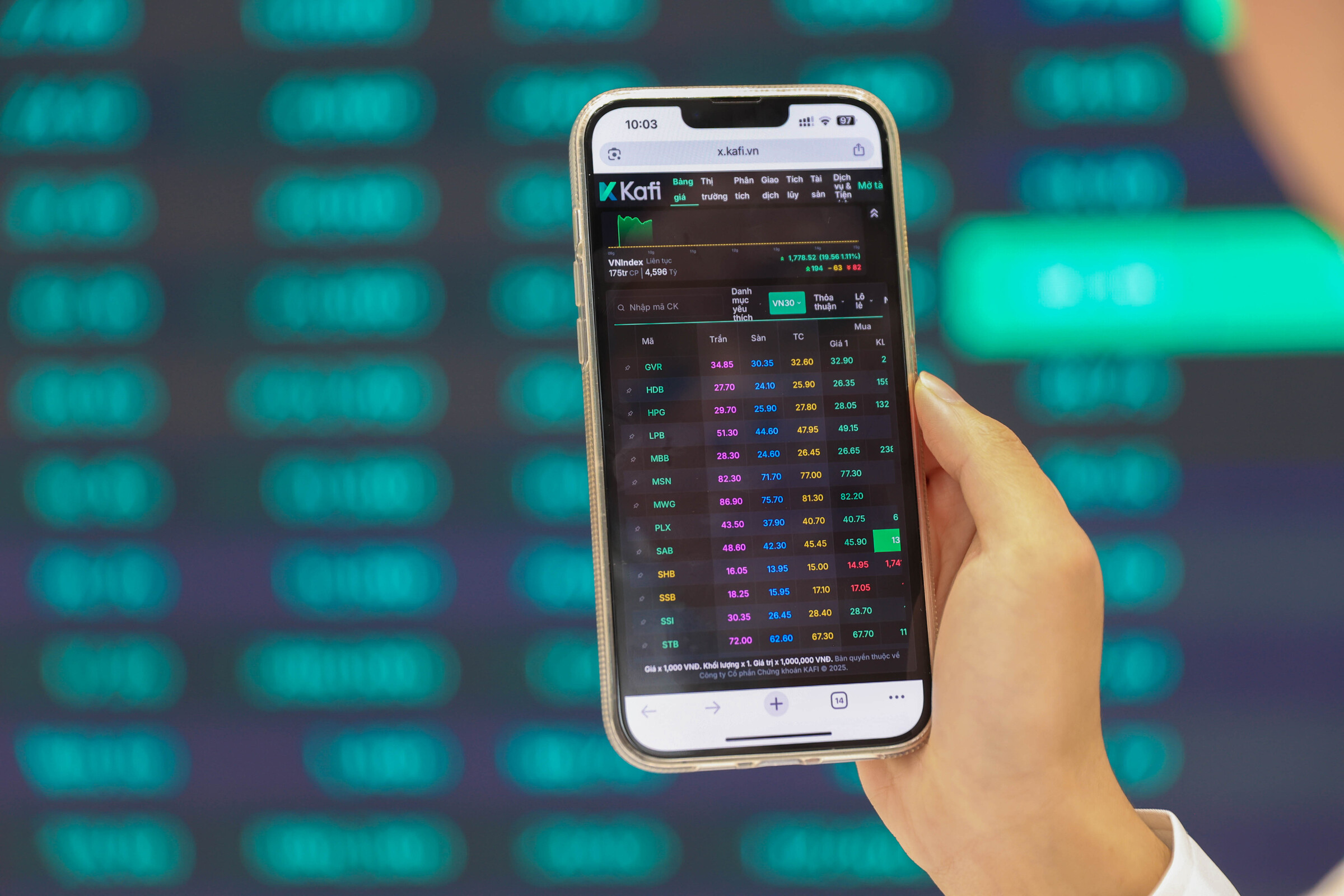 VN-Index extends winning streak to two sessions