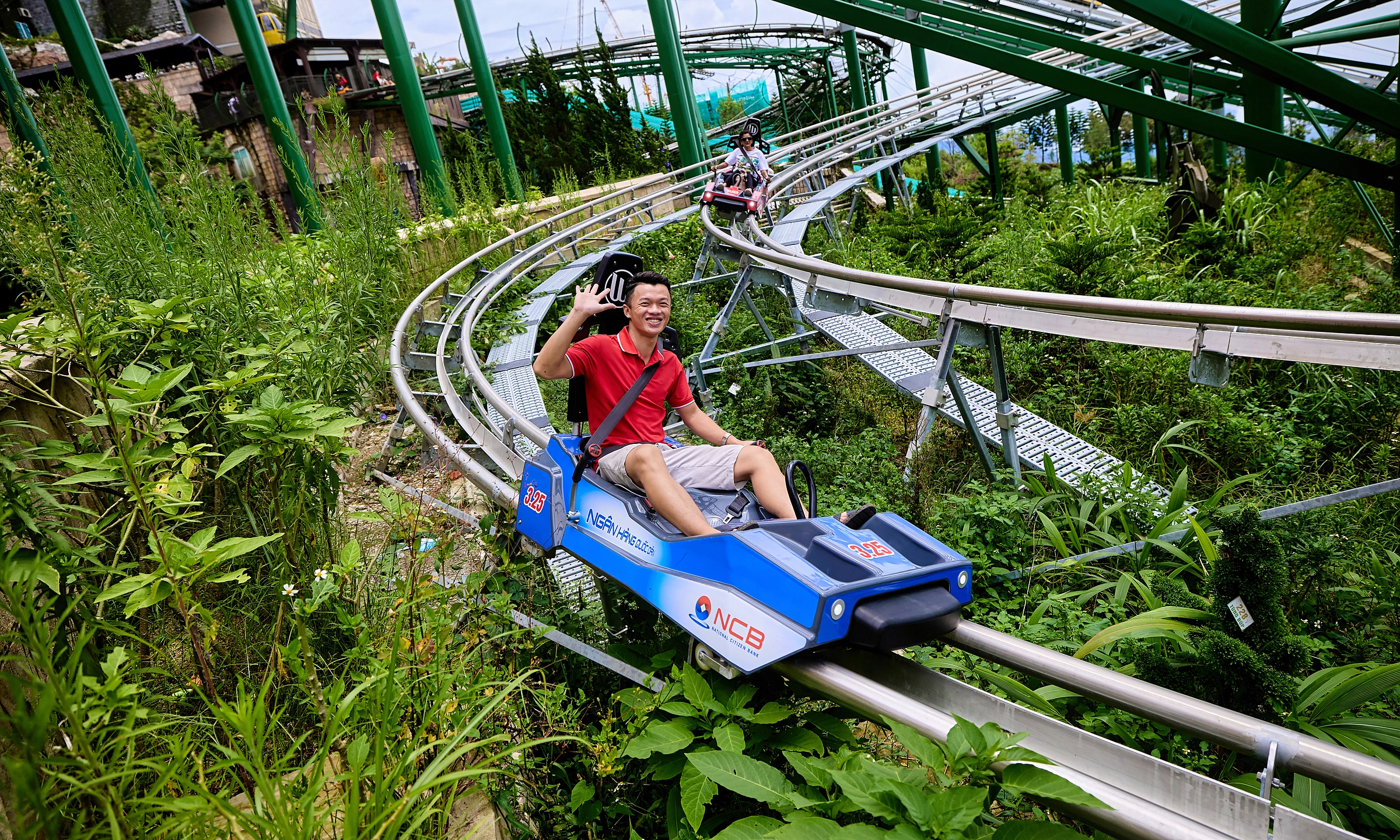 Ba Na Hills tickets reduced to 500,000 VND for visitors 25 and under