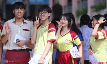 UEH sets minimum admission score at 65/100