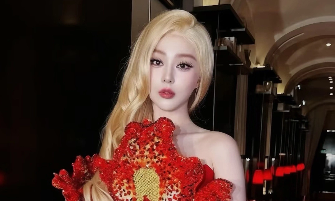 Fan Bingbing transforms into an 'enchanting flower'