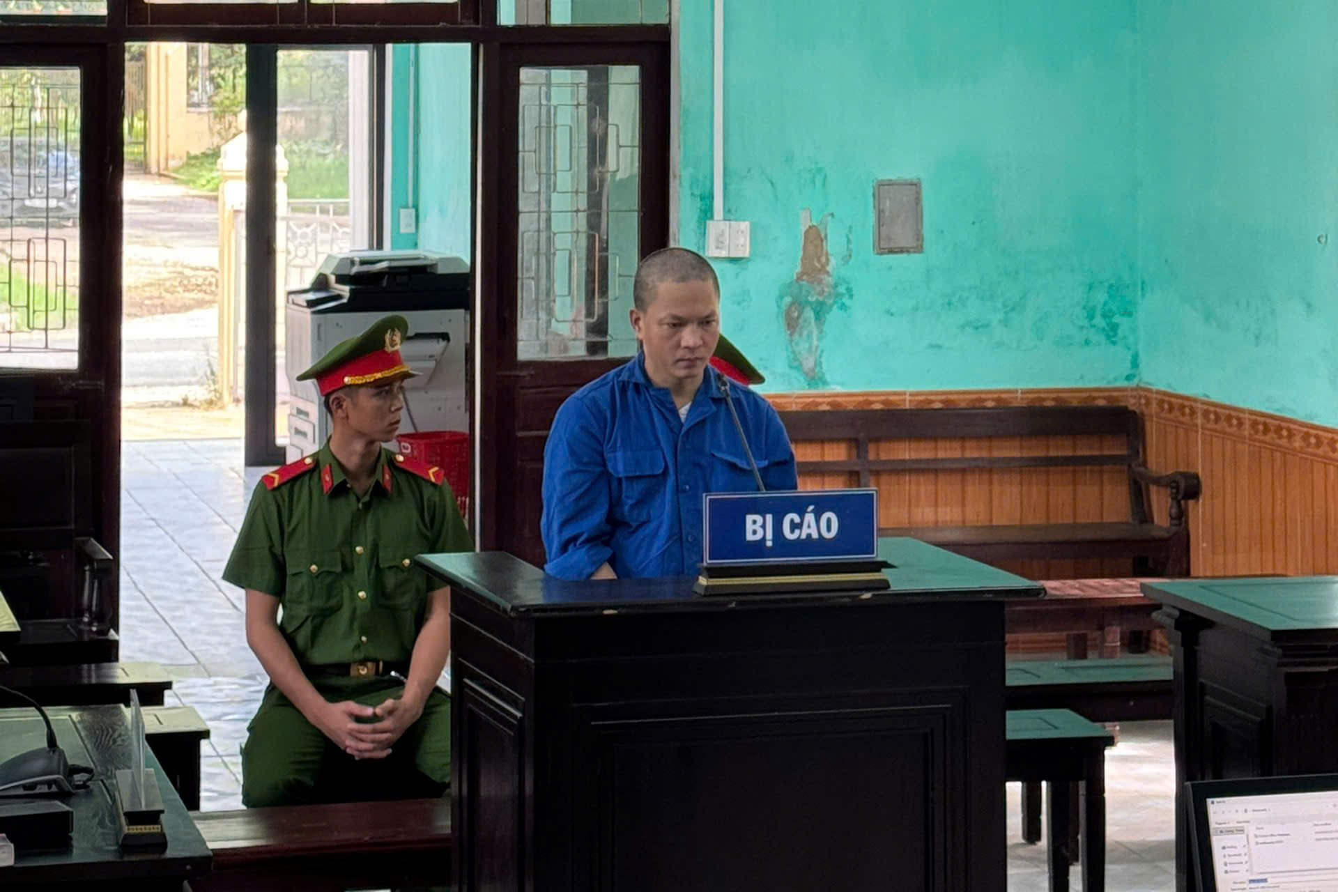 Man who damaged Nguyen dynasty golden throne national treasure sentenced to over 3 years in prison