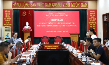 Tuyen Quang to hold press conference on unusual math scores incident