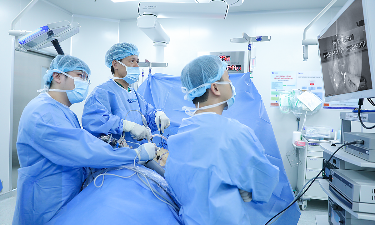 Grapefruit-sized tumor invades young woman's chest