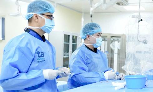 Ruptured kidney tumor causes hemorrhage
