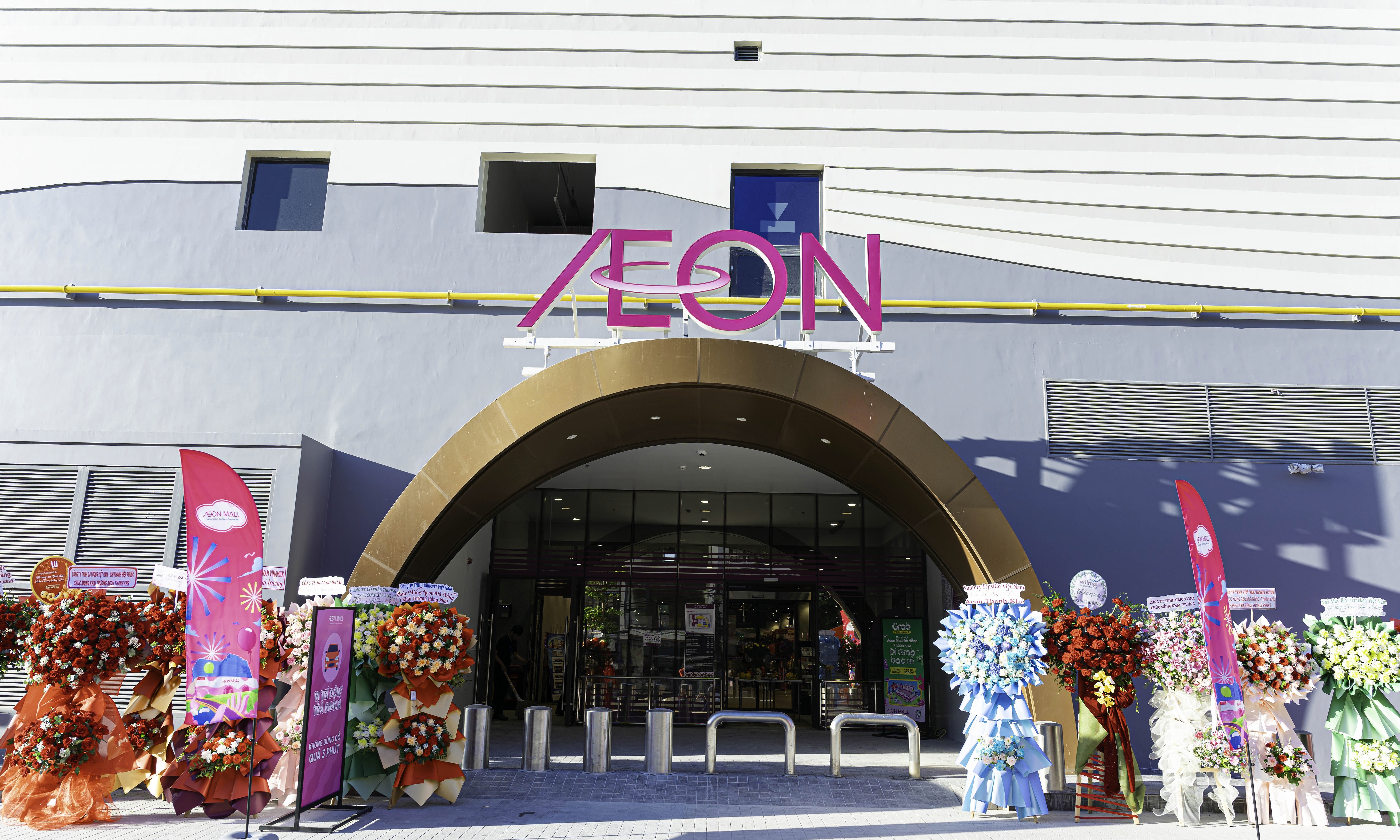 Tens of thousands of visitors to Aeon Da Nang on opening day