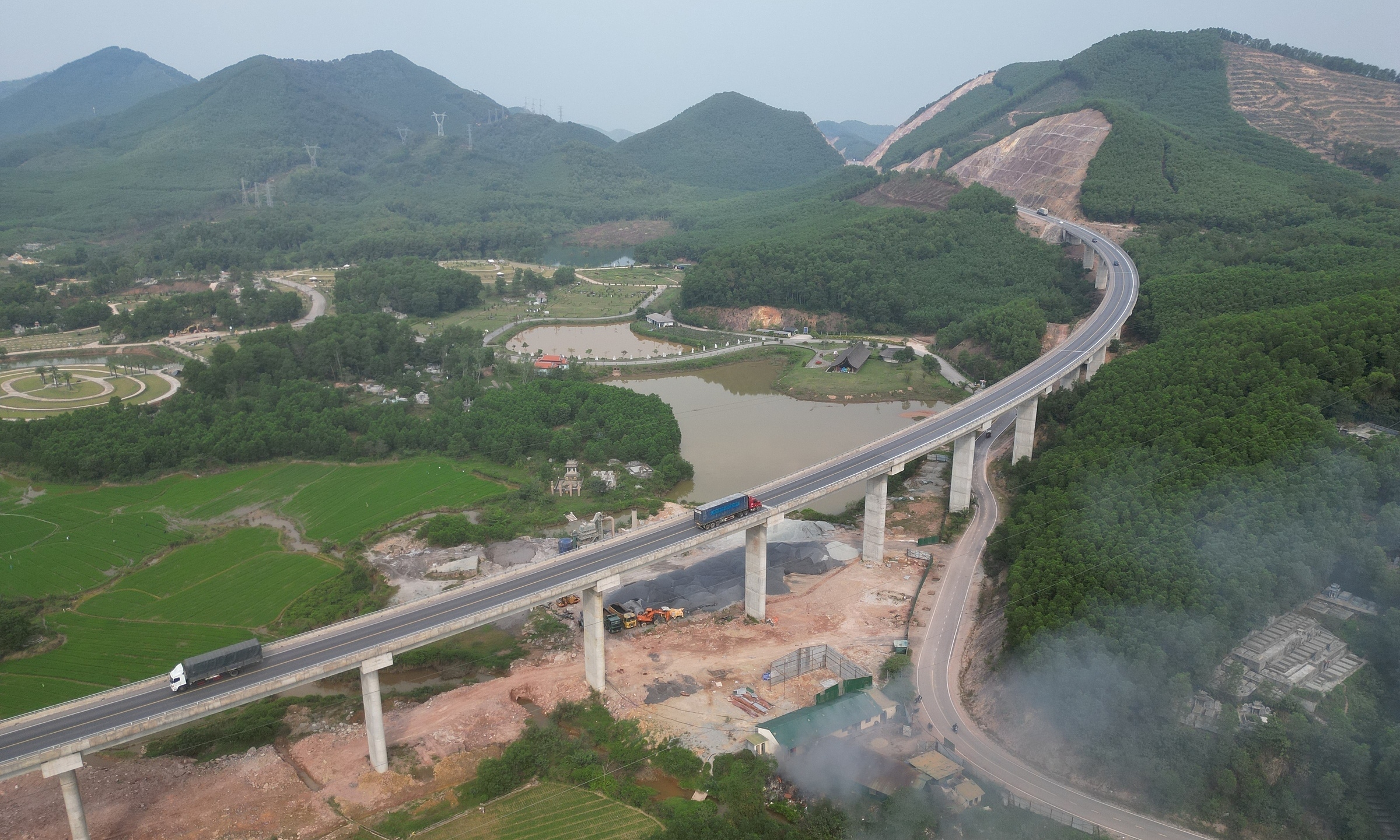 Cam Lo - La Son expressway temporarily closes at night