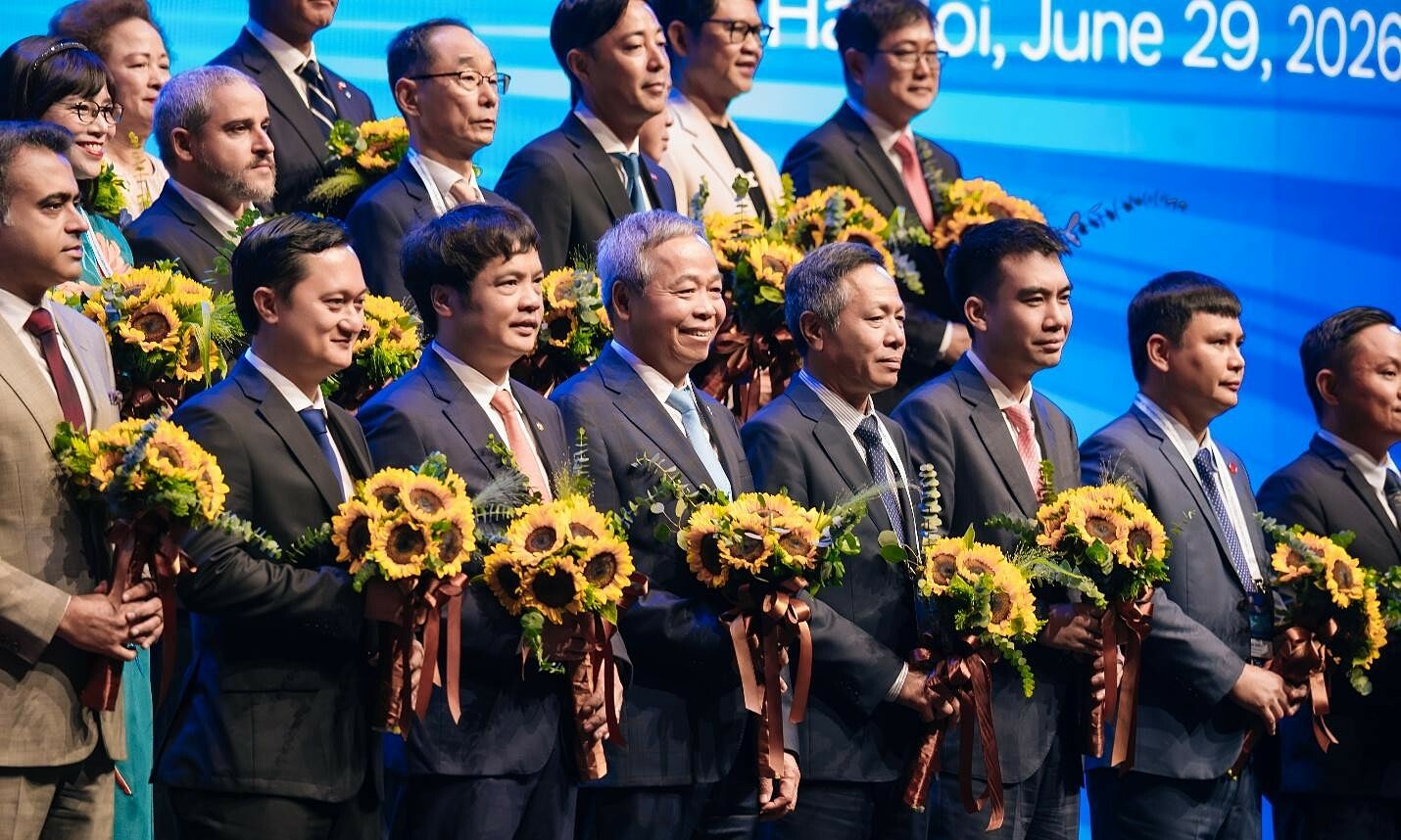 Technology and financial companies commit to accompanying Hanoi