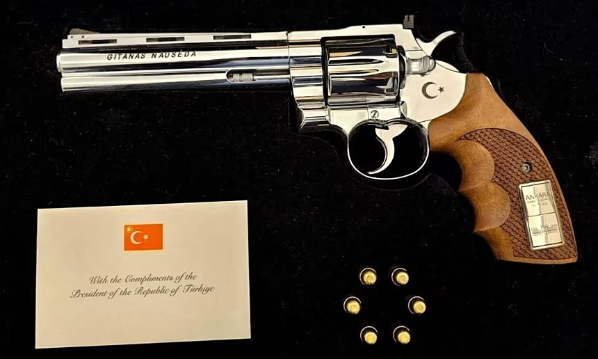 Turkish president gifts guns to NATO leaders