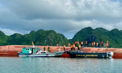 Ship capsizes off Van Don coast, two people trapped