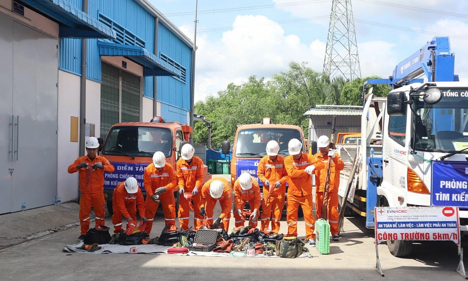 EVNHCMC conducts disaster prevention and search and rescue drills