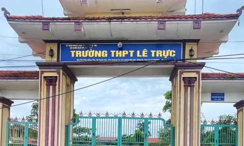 Emergency meeting to verify suspected graduation exam fraud in Quang Tri