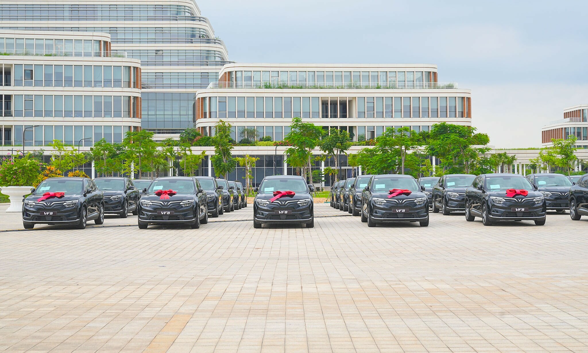 Hai Phong delivers 99 electric vehicles for commune and ward public service
