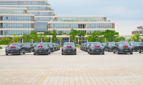 Hai Phong delivers 99 electric vehicles for commune and ward public service