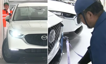 Experts load cars onto ocean vessels
