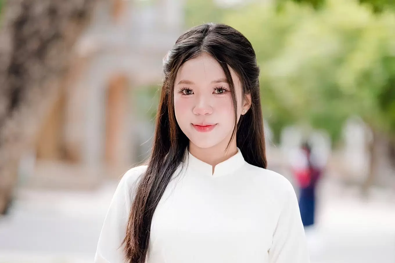 Female student self-learns chinese, becomes dual valedictorian
