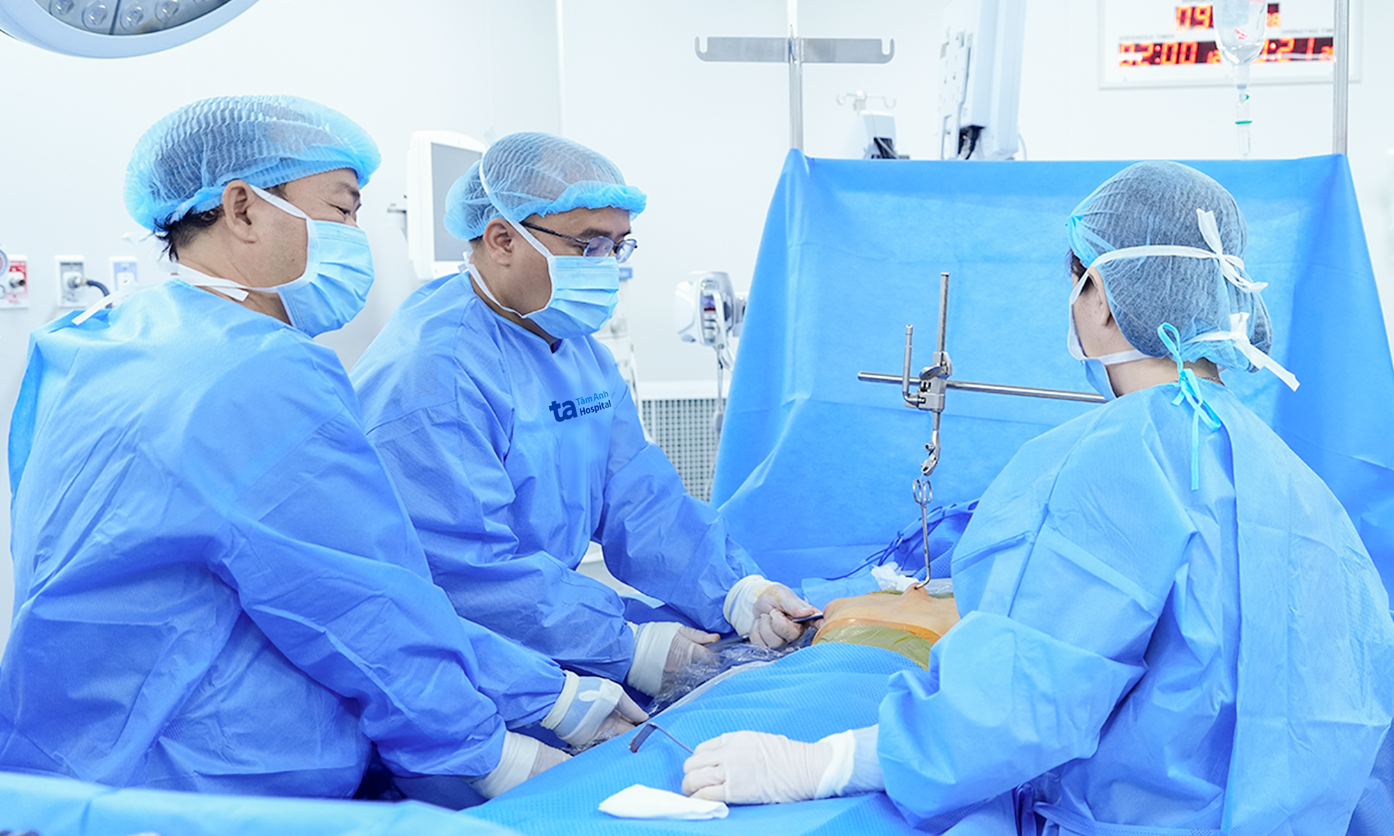 Inserting chest bars to correct pectus excavatum for a teenager