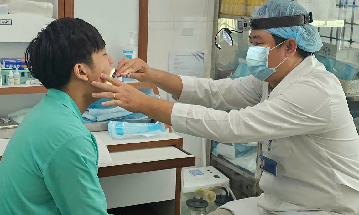Throat burn from swallowing overly hot food